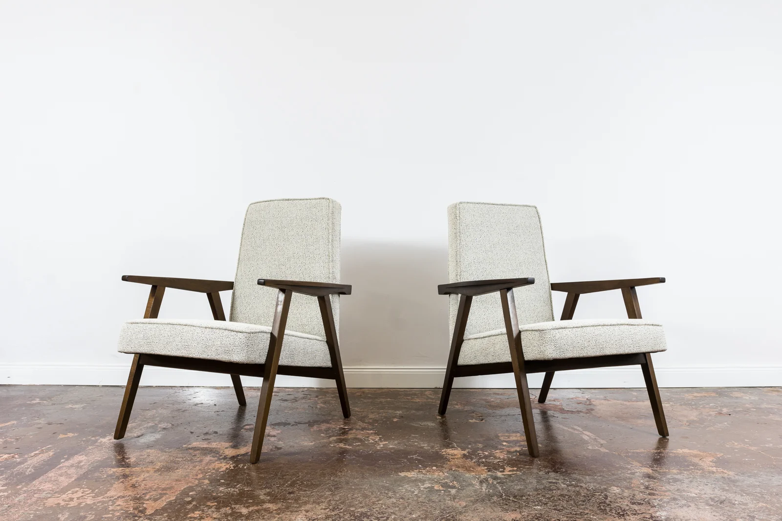 Pair of armchairs, beech wood, Poland, 1960s