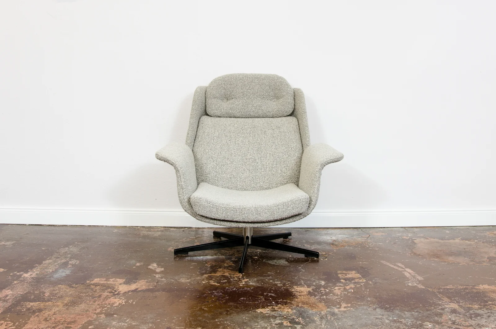 B7041 Swivel Armchair by Zakłady Przemysłu Meblarskiego w Radomsku, Poland, 1970s