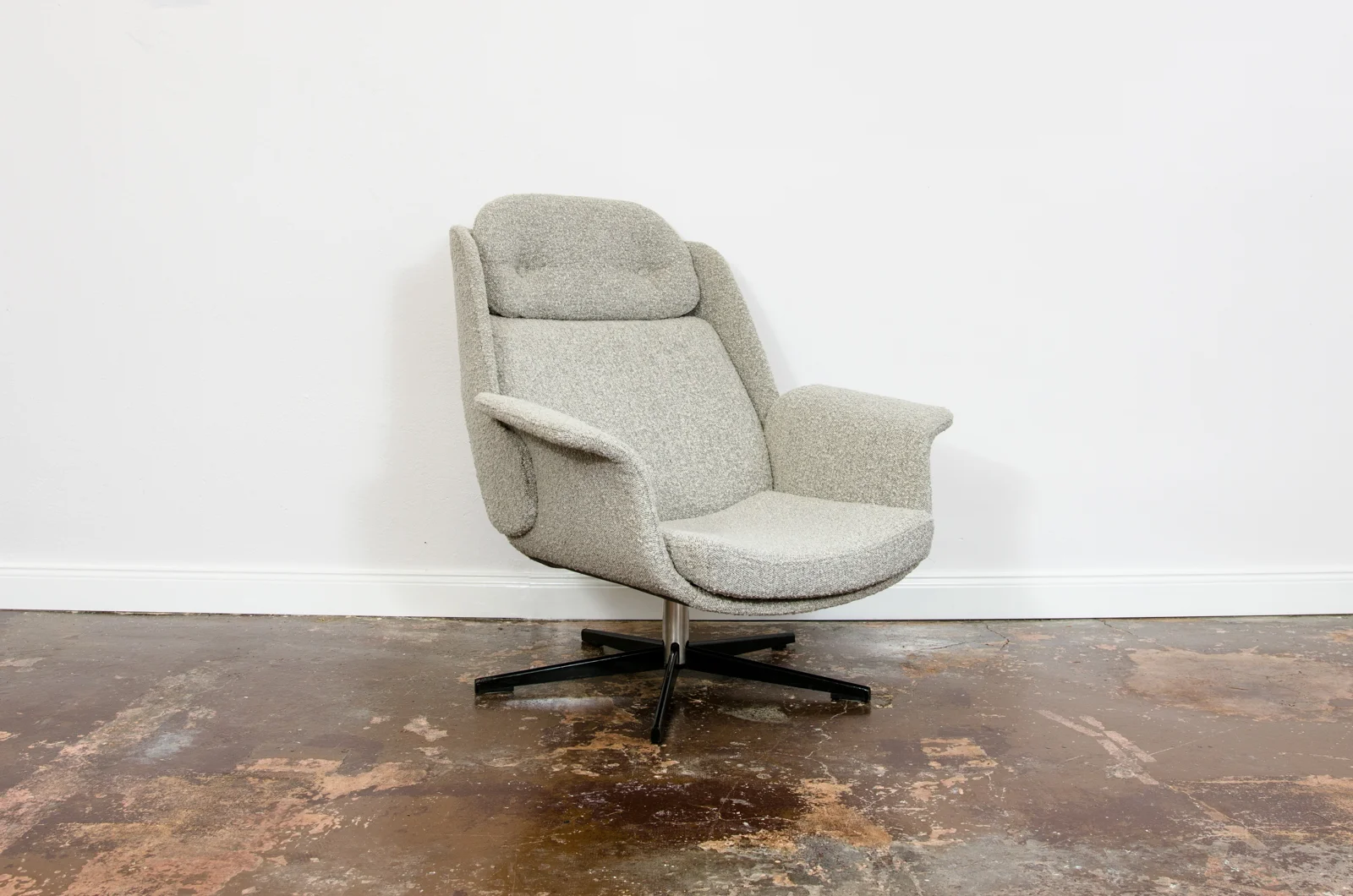 B7041 Swivel Armchair by Zakłady Przemysłu Meblarskiego w Radomsku, Poland, 1970s
