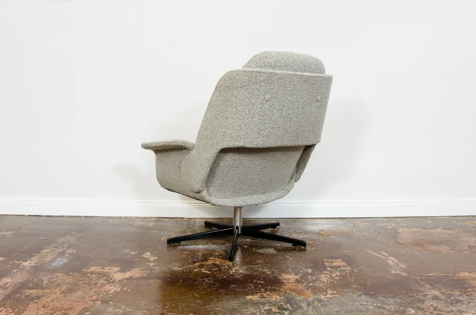 B7041 Swivel Armchair by Zakłady Przemysłu Meblarskiego w Radomsku, Poland, 1970s
