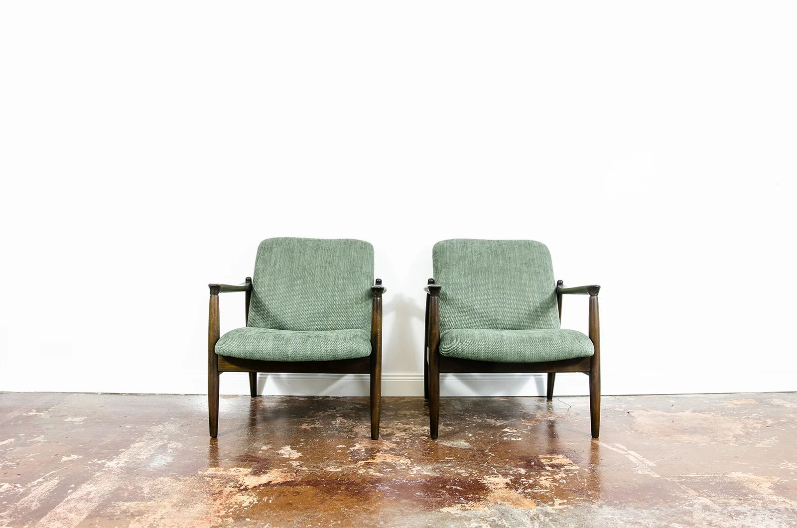 Pair of GFM-64 armchairs designed by Edmund Homa, Gościcińska Fabryka Mebli, Poland, 1960s