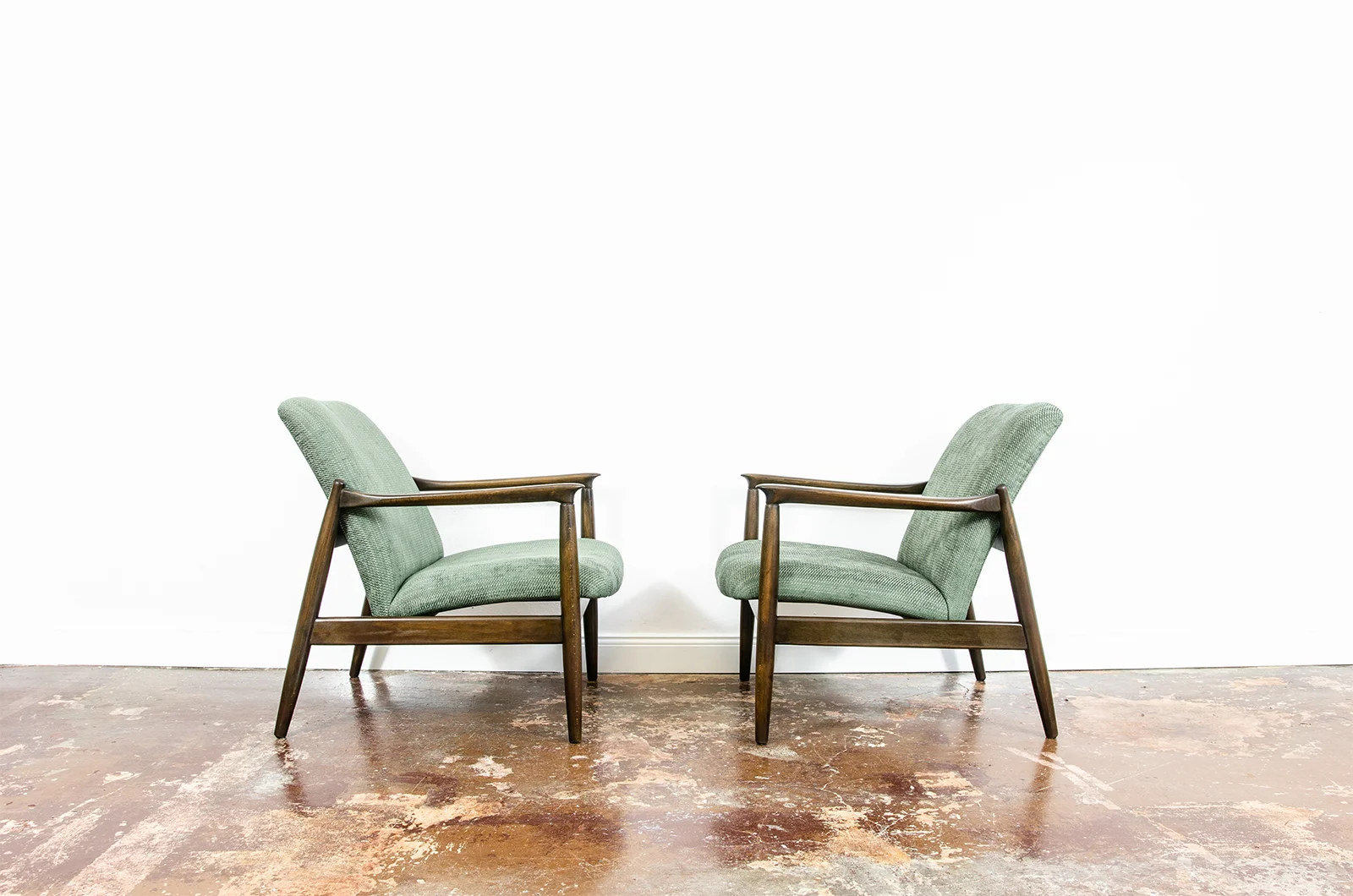 Pair of GFM-64 armchairs designed by Edmund Homa, Gościcińska Fabryka Mebli, Poland, 1960s