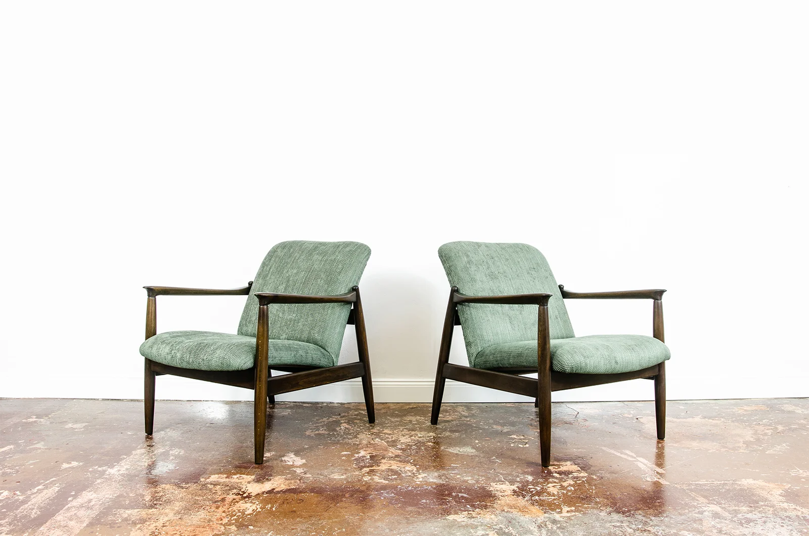 Pair of GFM-64 armchairs designed by Edmund Homa, Gościcińska Fabryka Mebli, Poland, 1960s