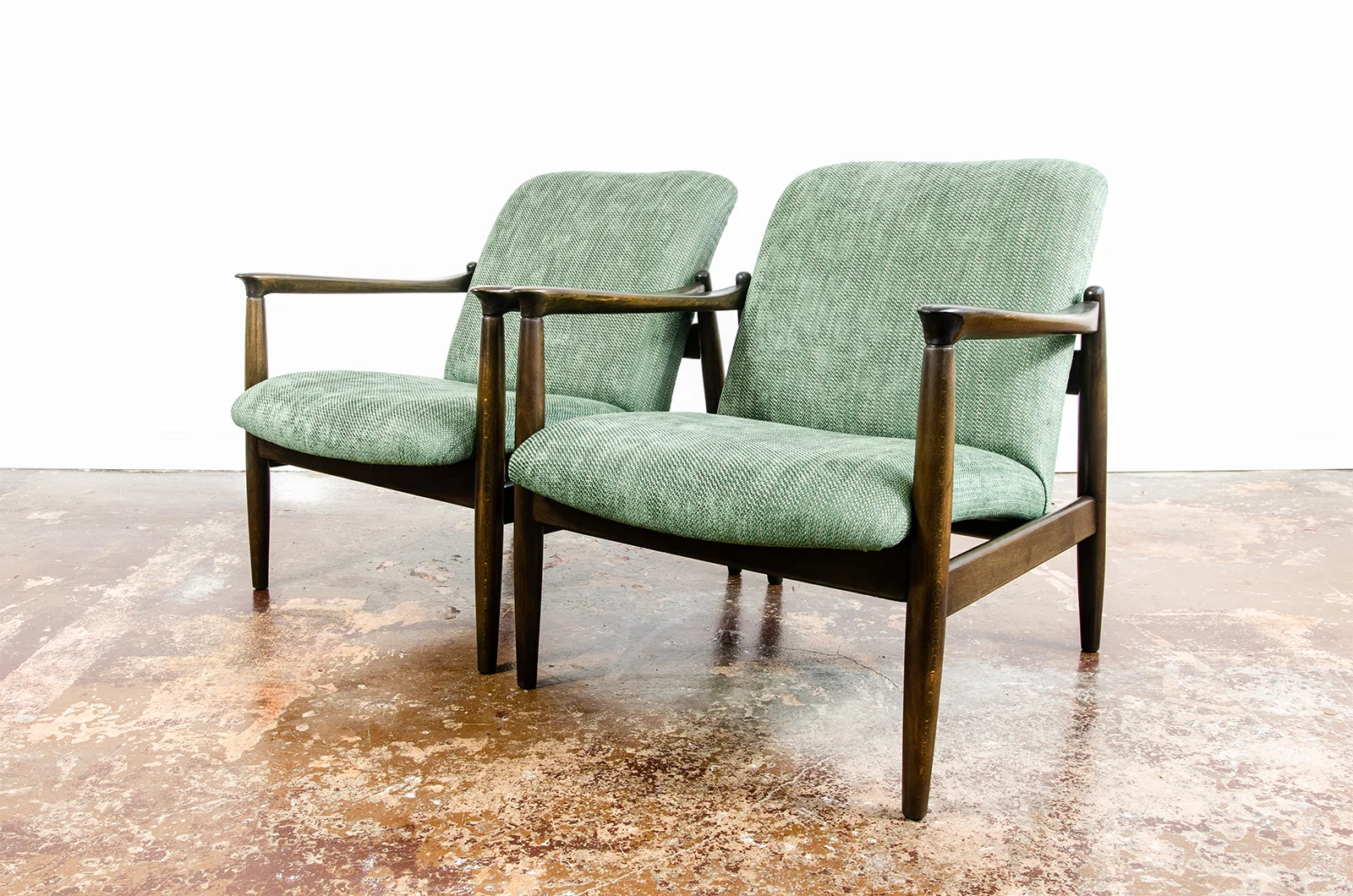 Pair of GFM-64 armchairs designed by Edmund Homa, Gościcińska Fabryka Mebli, Poland, 1960s