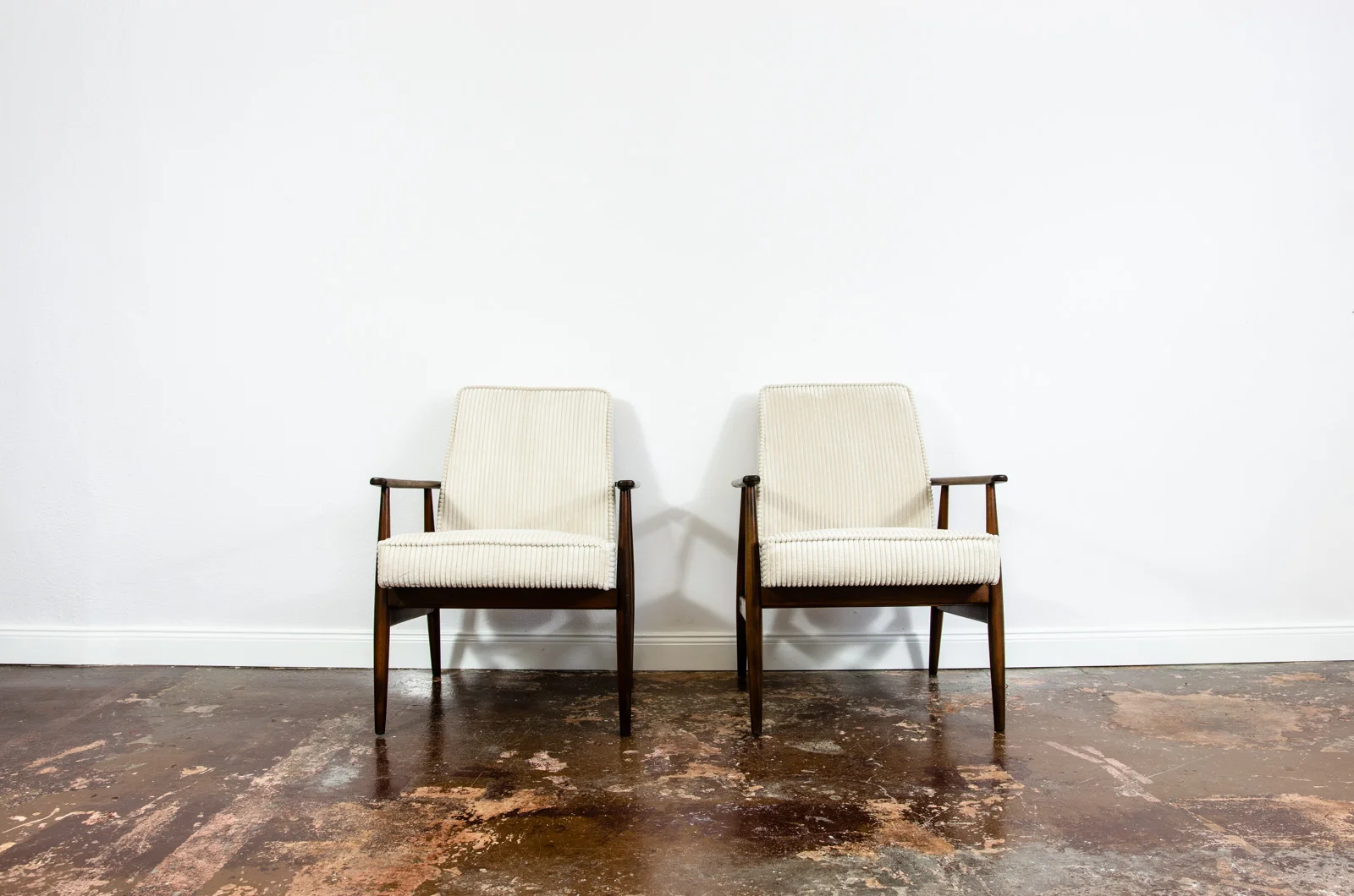 Pair of armchairs, type 300-190, designed by H. Lis, Dolnośląska Fabryka Mebli, Poland, 1970s