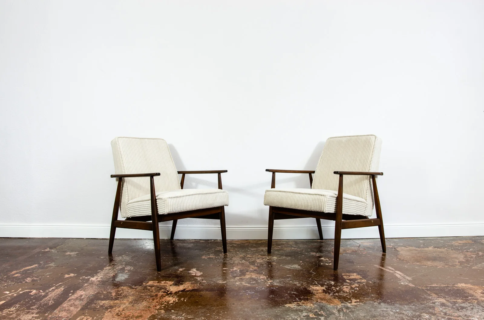 Pair of armchairs, type 300-190, designed by H. Lis, Dolnośląska Fabryka Mebli, Poland, 1970s