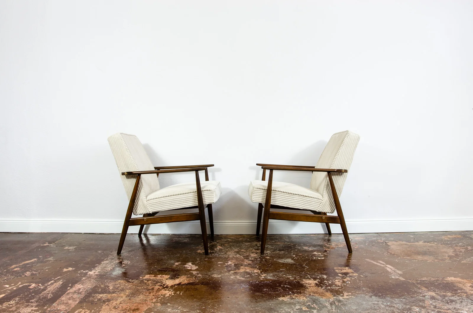 Pair of armchairs, type 300-190, designed by H. Lis, Dolnośląska Fabryka Mebli, Poland, 1970s