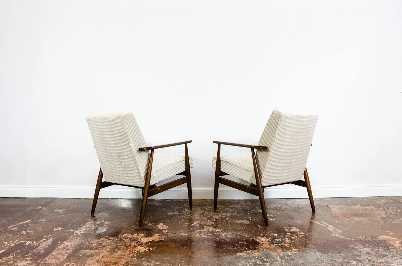 Pair of armchairs, type 300-190, designed by H. Lis, Dolnośląska Fabryka Mebli, Poland, 1970s