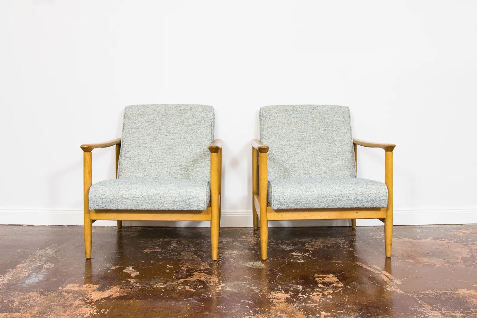 Pair of GFM-142 Armchairs, designed by Edmund Homa, Gościcińska Fabryka Mebli, Poland, 1960s