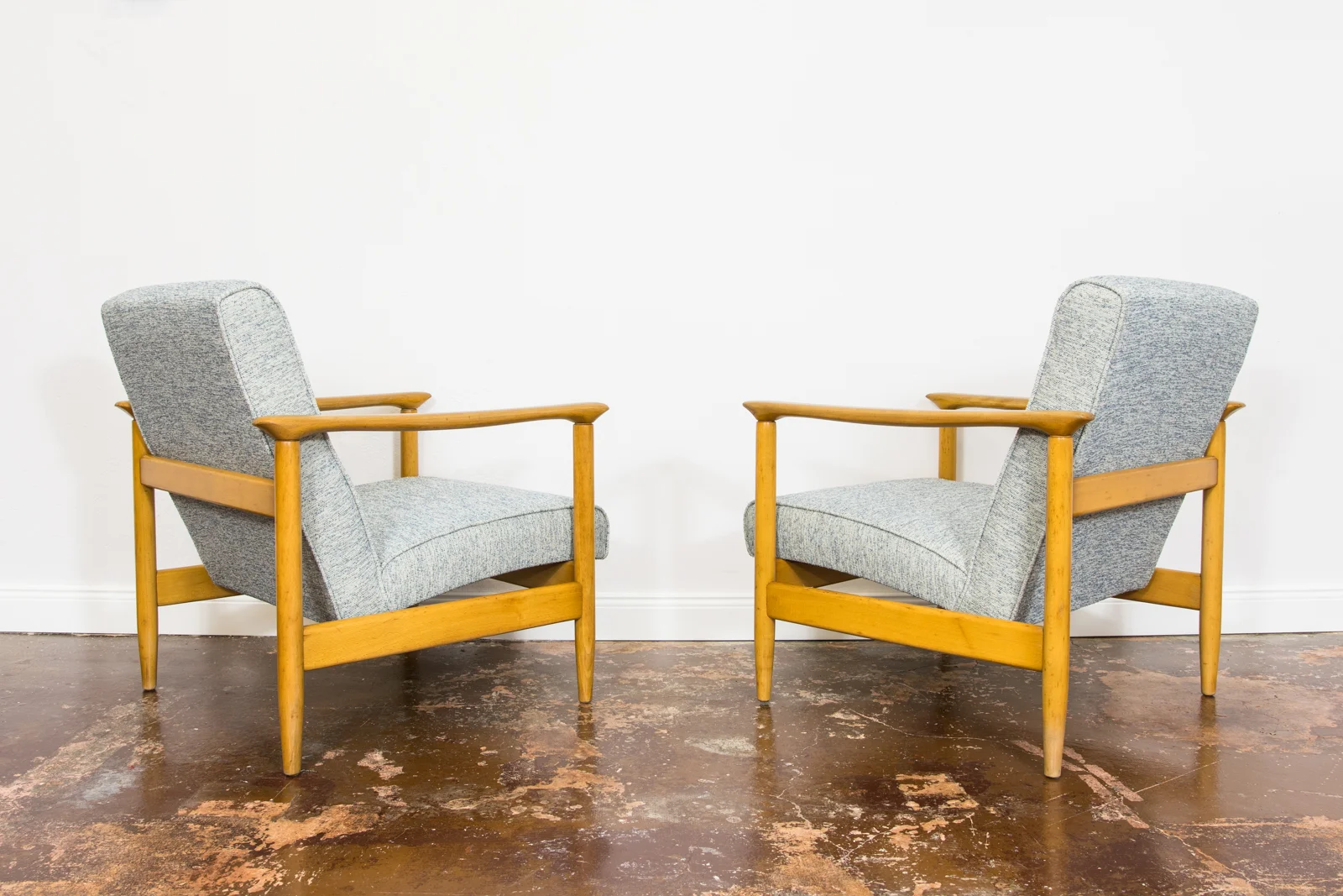Pair of GFM-142 Armchairs, designed by Edmund Homa, Gościcińska Fabryka Mebli, Poland, 1960s