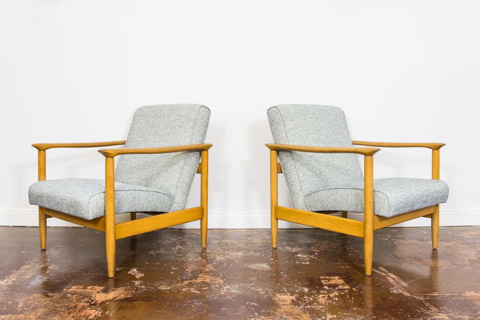 Pair of GFM-142 Armchairs, designed by Edmund Homa, Gościcińska Fabryka Mebli, Poland, 1960s