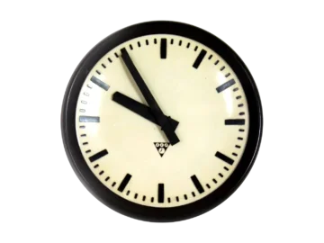 Bakelite railway clock, Pragotron, 1950s