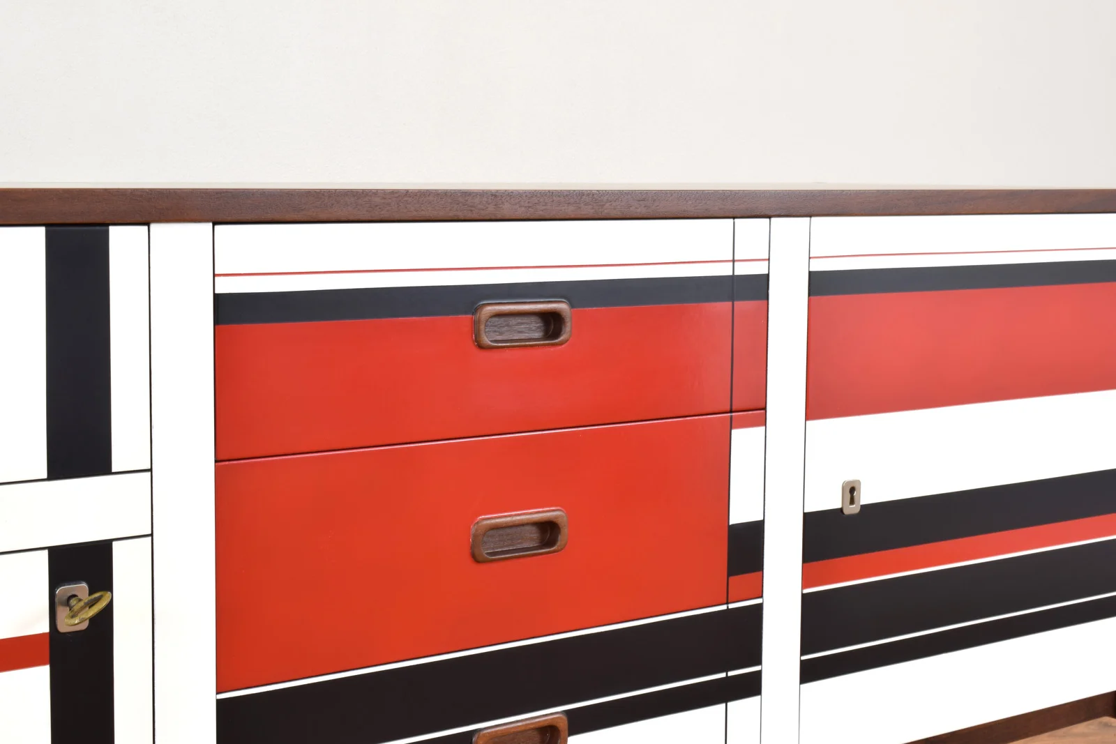 Sideboard z malaturą w stylu op-art, Niemcy, lata 60