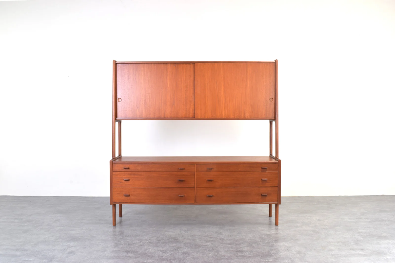 Komoda model RY-20 proj. Hans Wegner, prod. Ry Møbler, Dania, lata 50