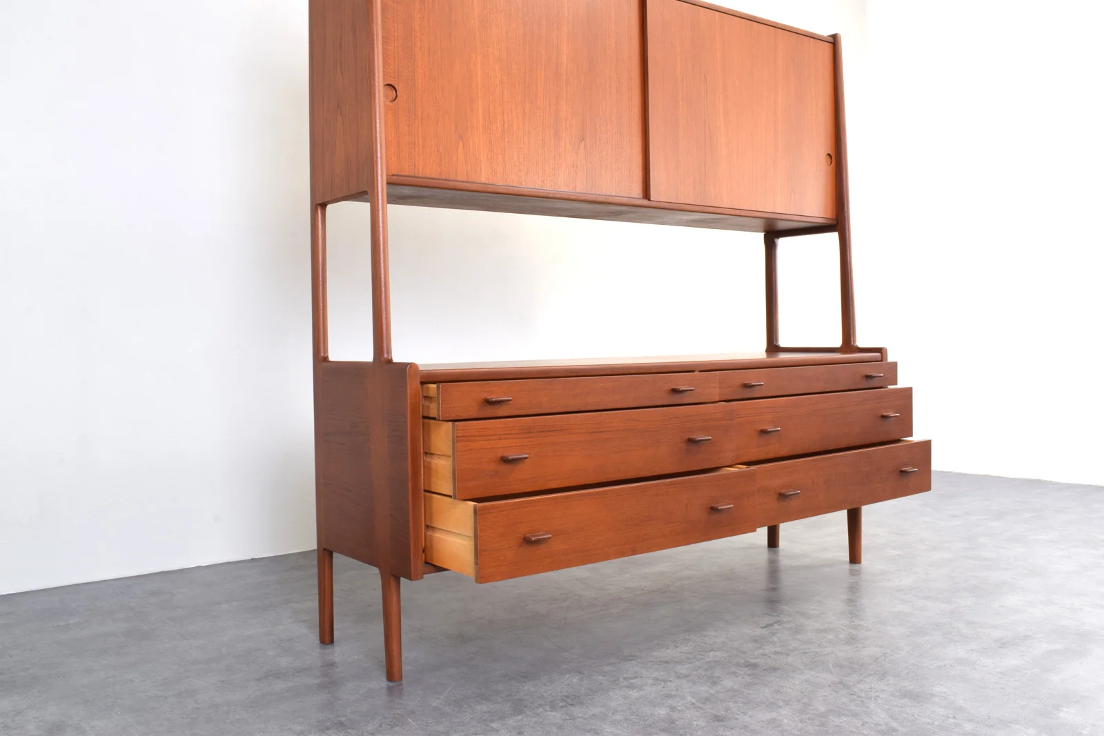 Komoda model RY-20 proj. Hans Wegner, prod. Ry Møbler, Dania, lata 50
