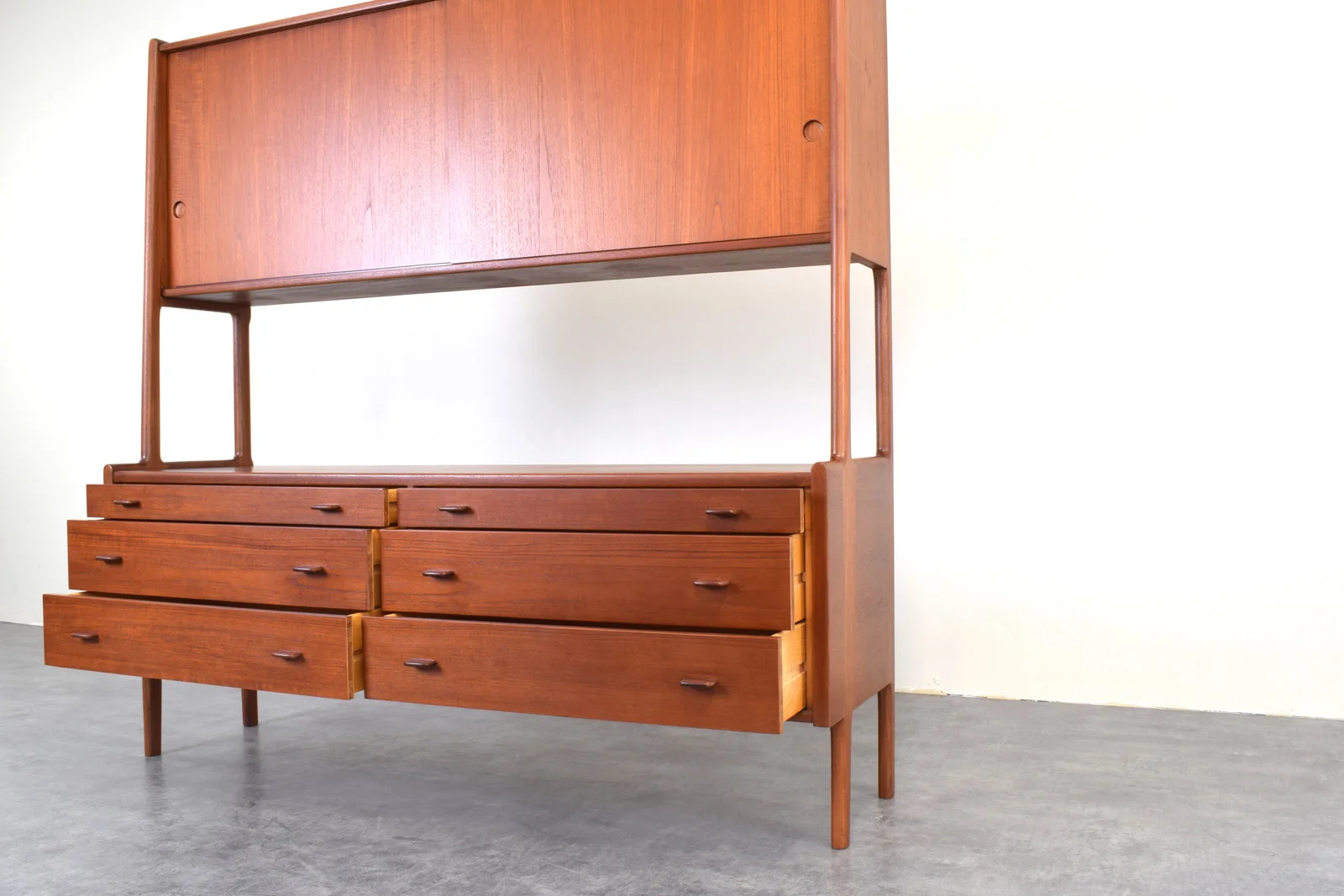 Komoda model RY-20 proj. Hans Wegner, prod. Ry Møbler, Dania, lata 50