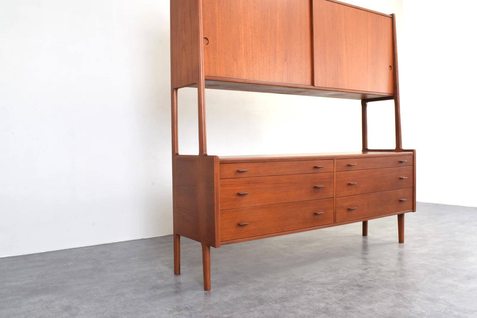 Komoda model RY-20 proj. Hans Wegner, prod. Ry Møbler, Dania, lata 50