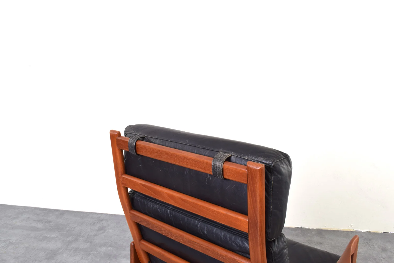 Teak lounge chairs designed by Illum Wikkelsø for Niels Eilersen, 1960s