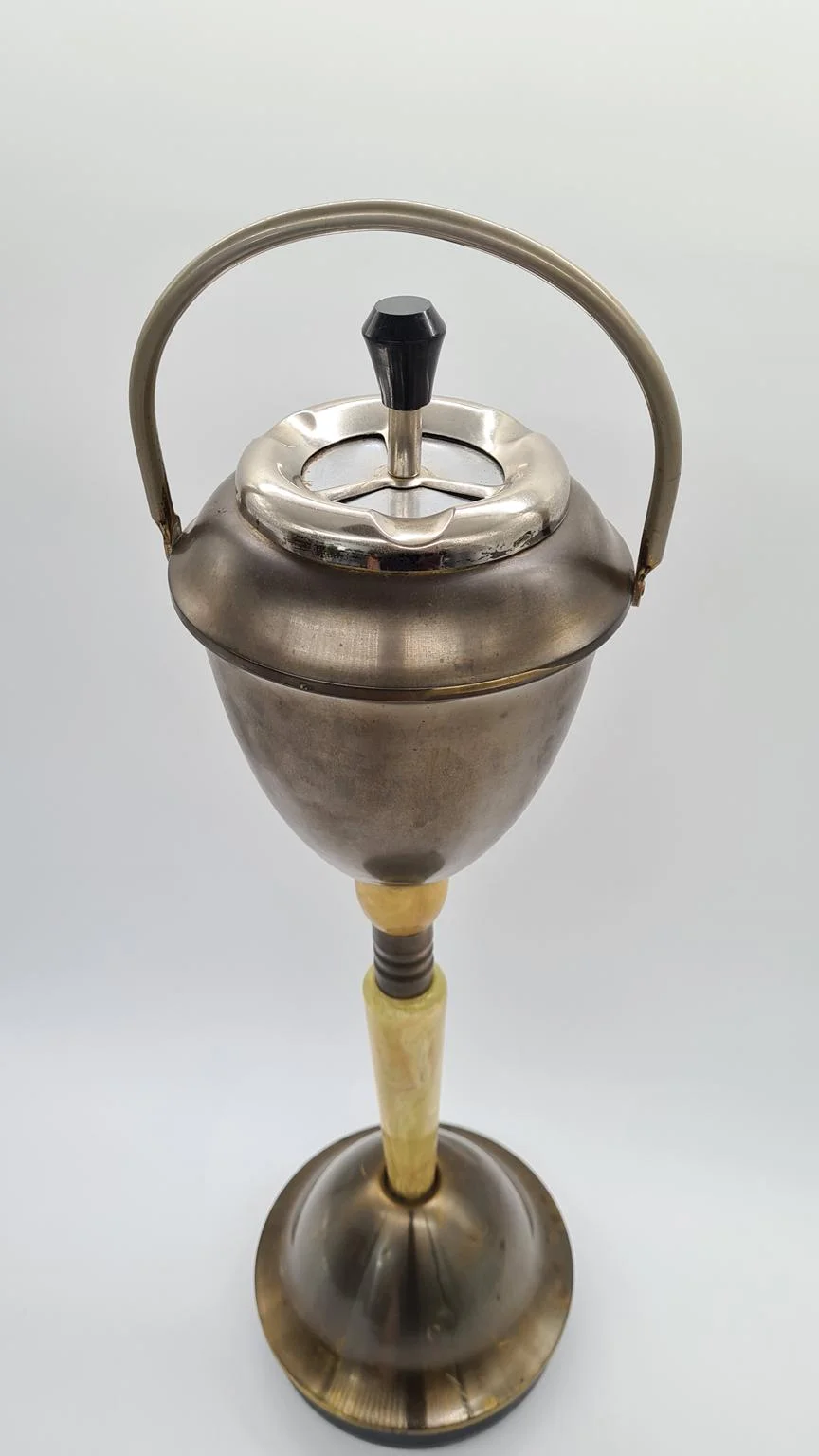 Decorative ashtray on an onyx base, 1950s/60s