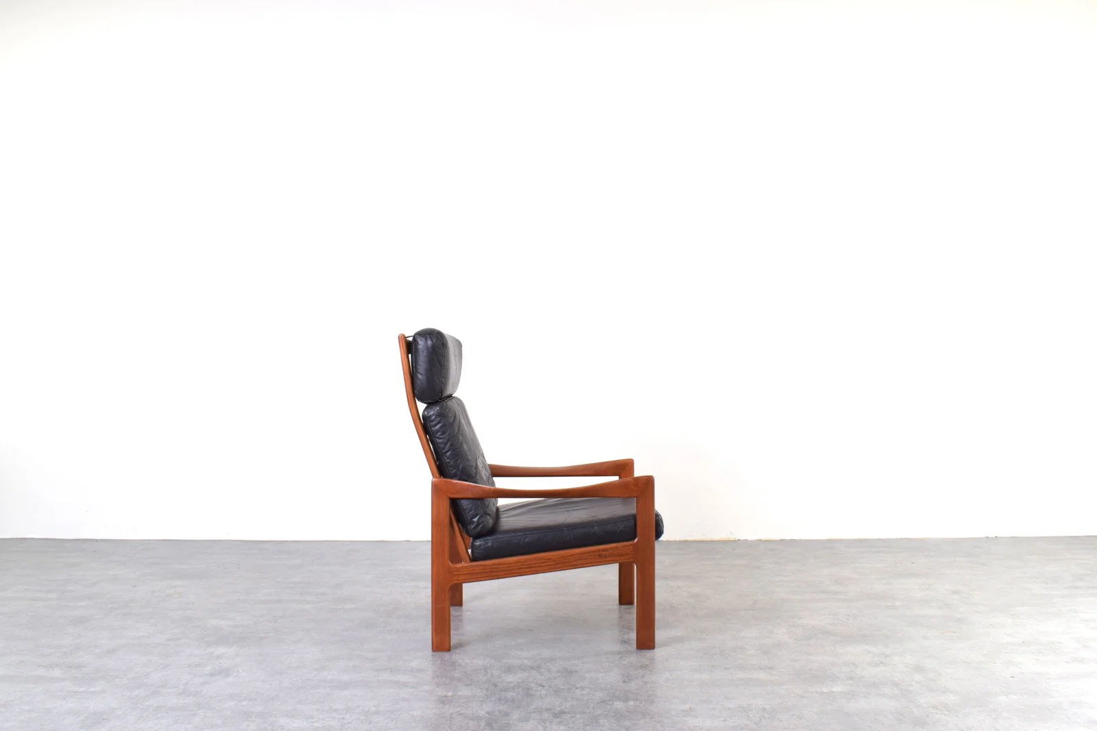 Teak lounge chairs designed by Illum Wikkelsø for Niels Eilersen, 1960s