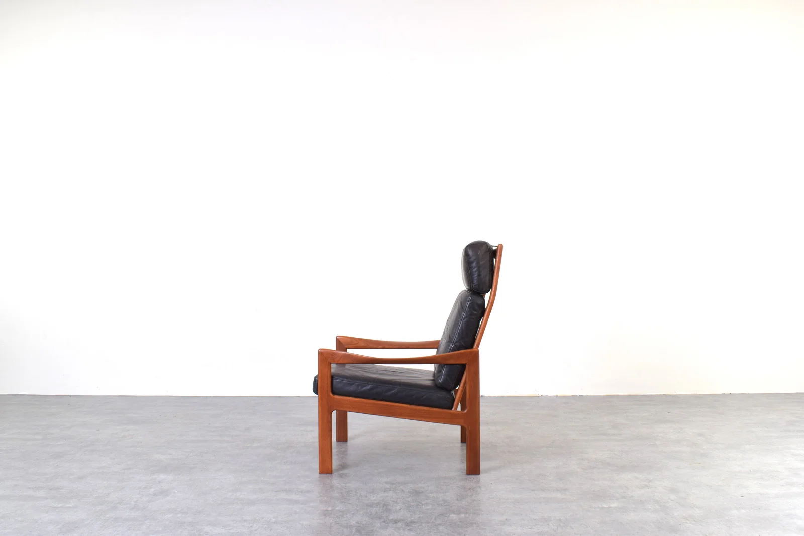Teak lounge chairs designed by Illum Wikkelsø for Niels Eilersen, 1960s