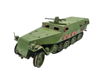 Model niemieckiego transportera Sd.Kfz. 251 z II wojny światowej, lata 80