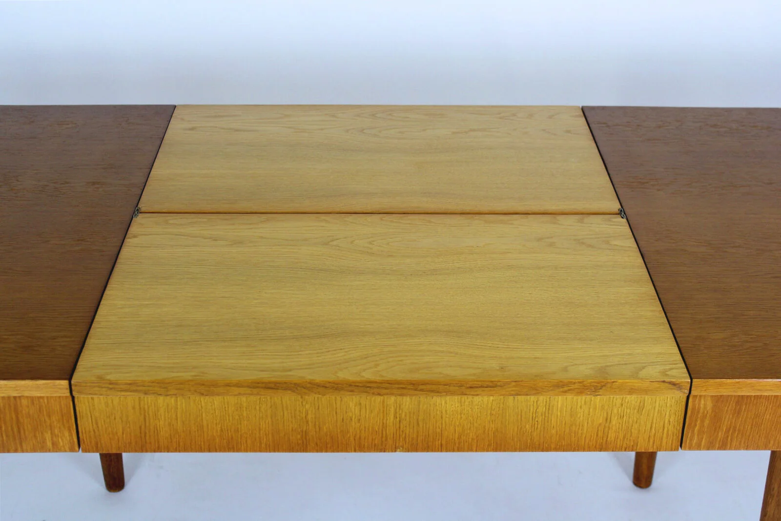 Extendable oak table, designed by Jindrich Halabala, Czechoslovakia, 1950s