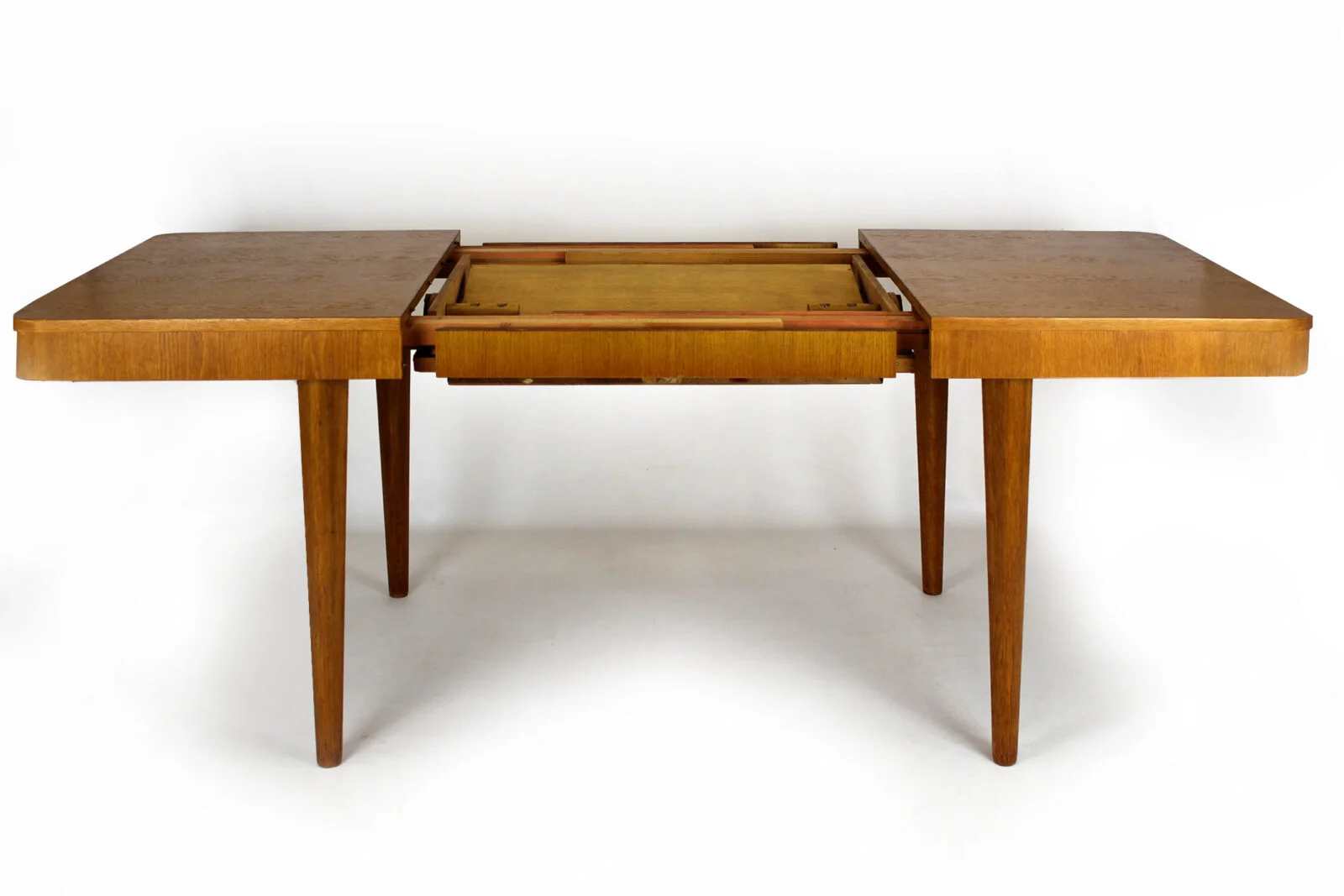 Extendable oak table, designed by Jindrich Halabala, Czechoslovakia, 1950s