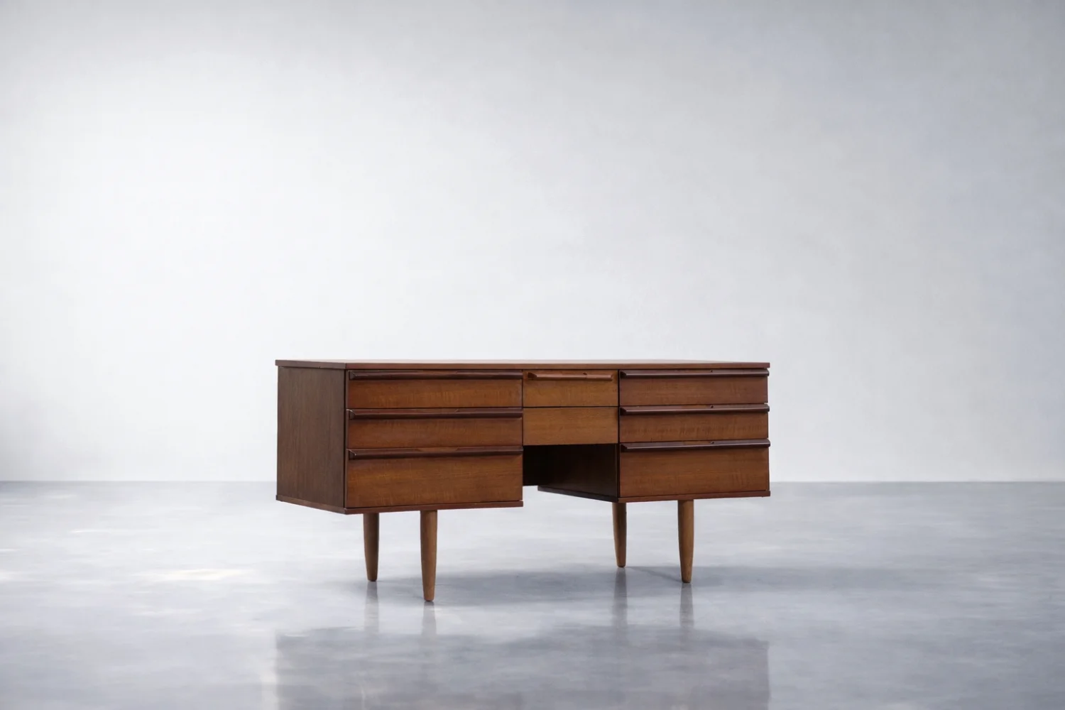 Stylish vintage teak desk, United Kingdom, 1960s