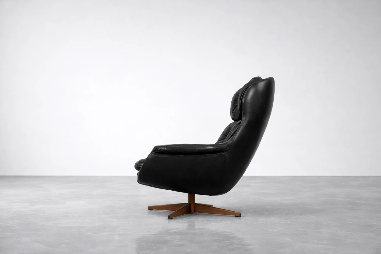 Vintage leather swivel armchair, Selig Imperial, Sweden, 1970s
