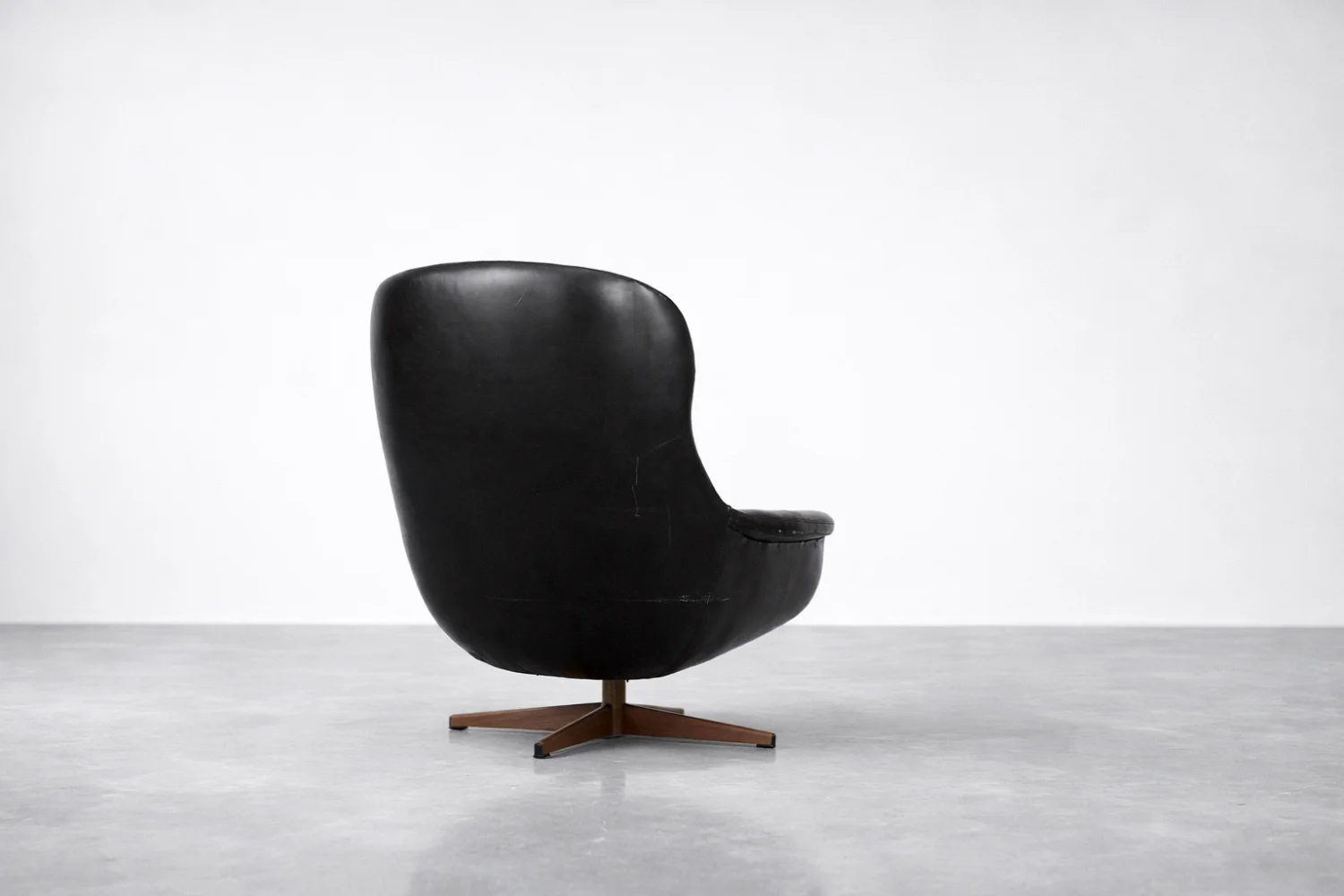 Vintage leather swivel armchair, Selig Imperial, Sweden, 1970s