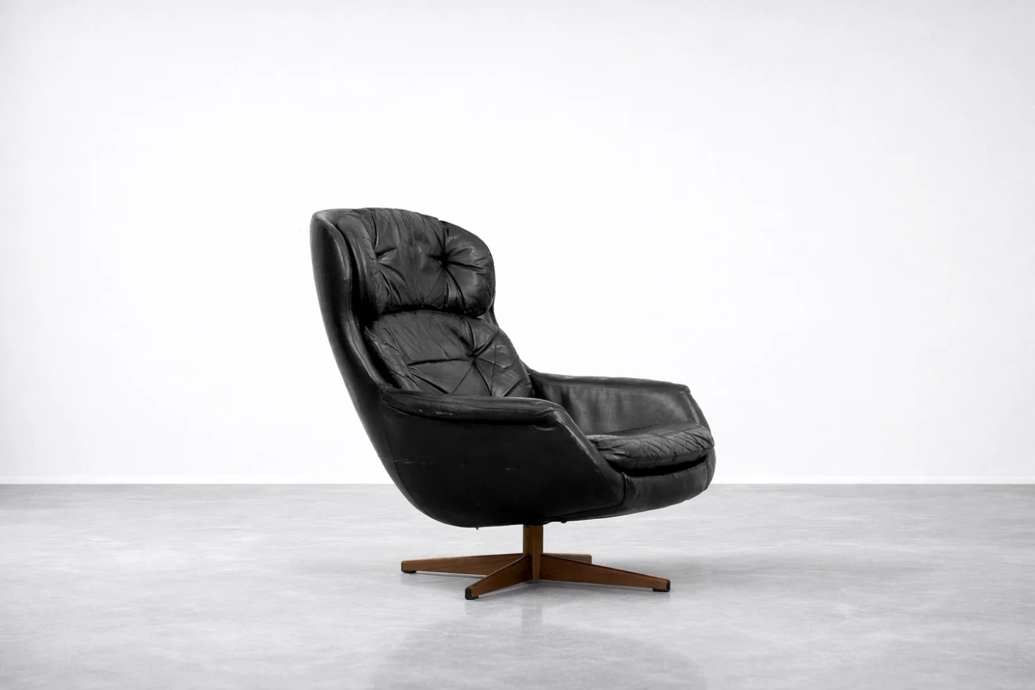 Vintage leather swivel armchair, Selig Imperial, Sweden, 1970s