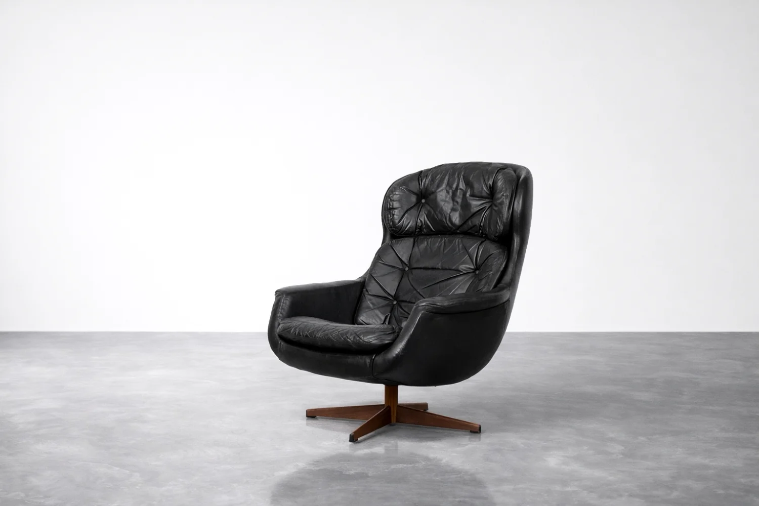 Vintage leather swivel armchair, Selig Imperial, Sweden, 1970s