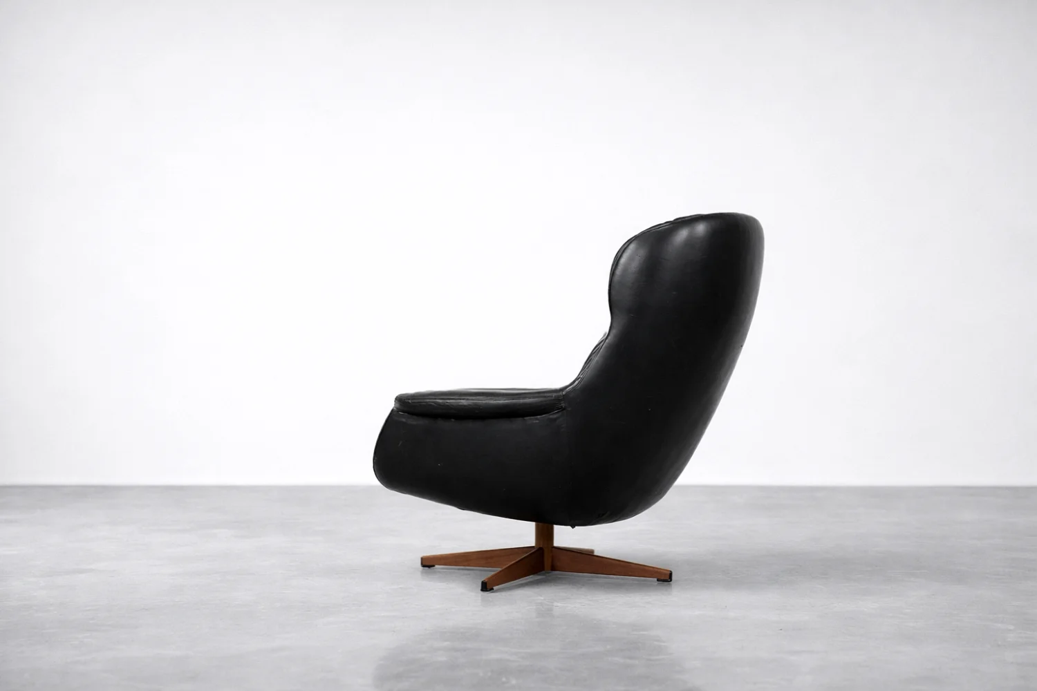 Vintage leather swivel armchair, Selig Imperial, Sweden, 1970s