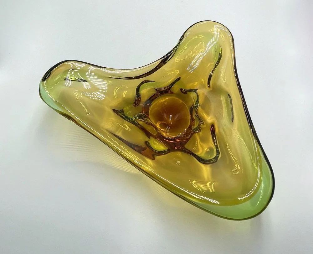 Platter, art glass, designed by Frantisek Zemek, Sklárna Mstišov, Czechoslovakia, 1960s
