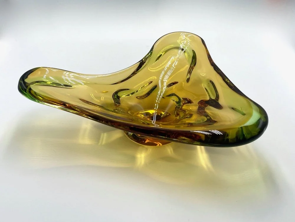 Platter, art glass, designed by Frantisek Zemek, Sklárna Mstišov, Czechoslovakia, 1960s