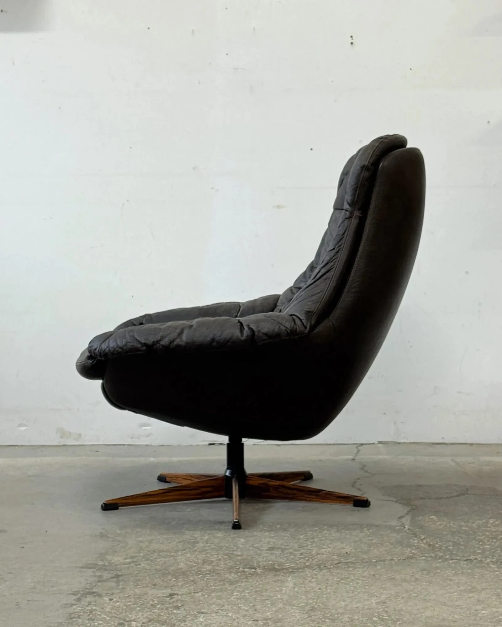 Swivel armchair “Silhouette”, designed by Henry Walter Klein, Bramin Møbler, Denmark, 1970s