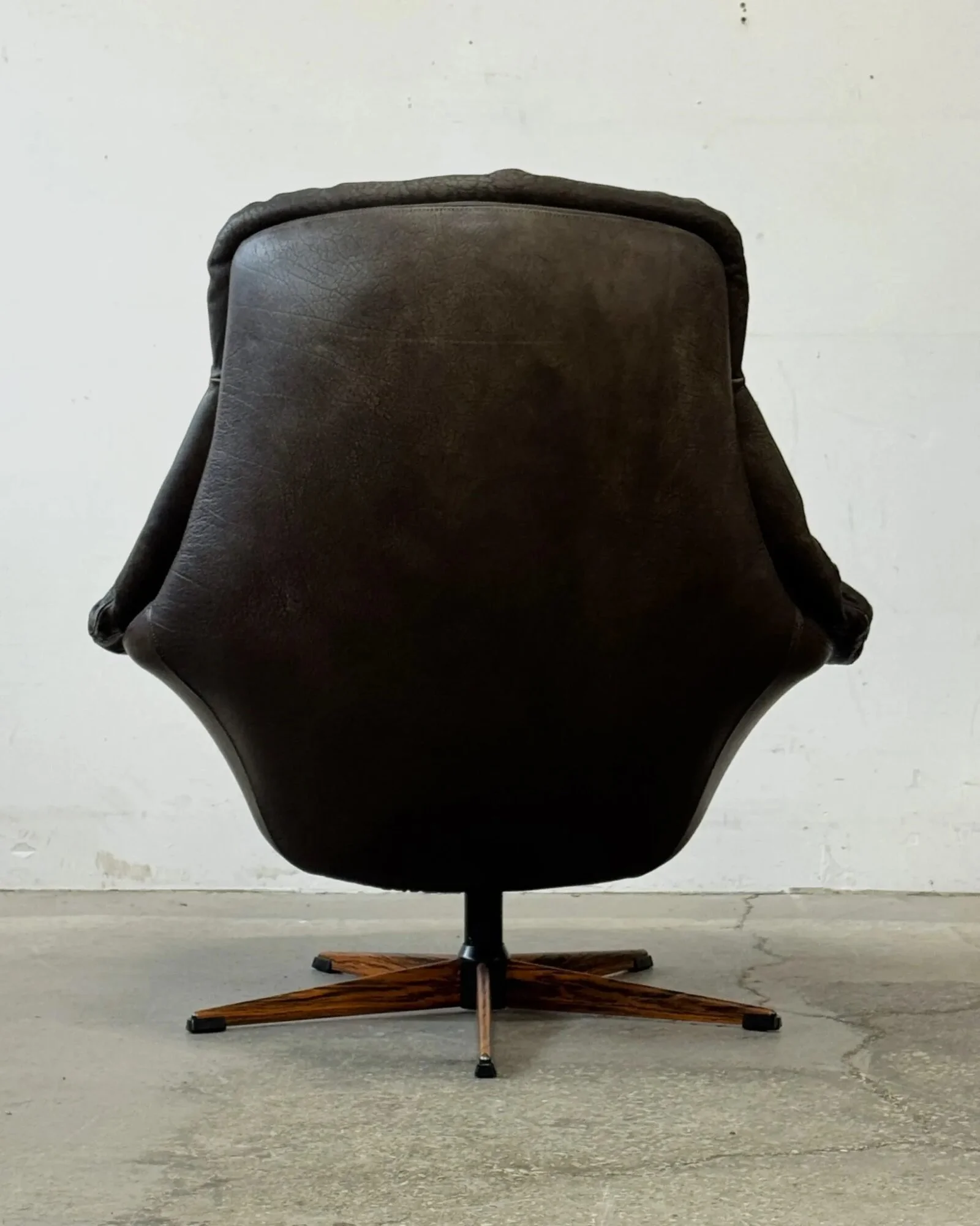 Swivel armchair “Silhouette”, designed by Henry Walter Klein, Bramin Møbler, Denmark, 1970s