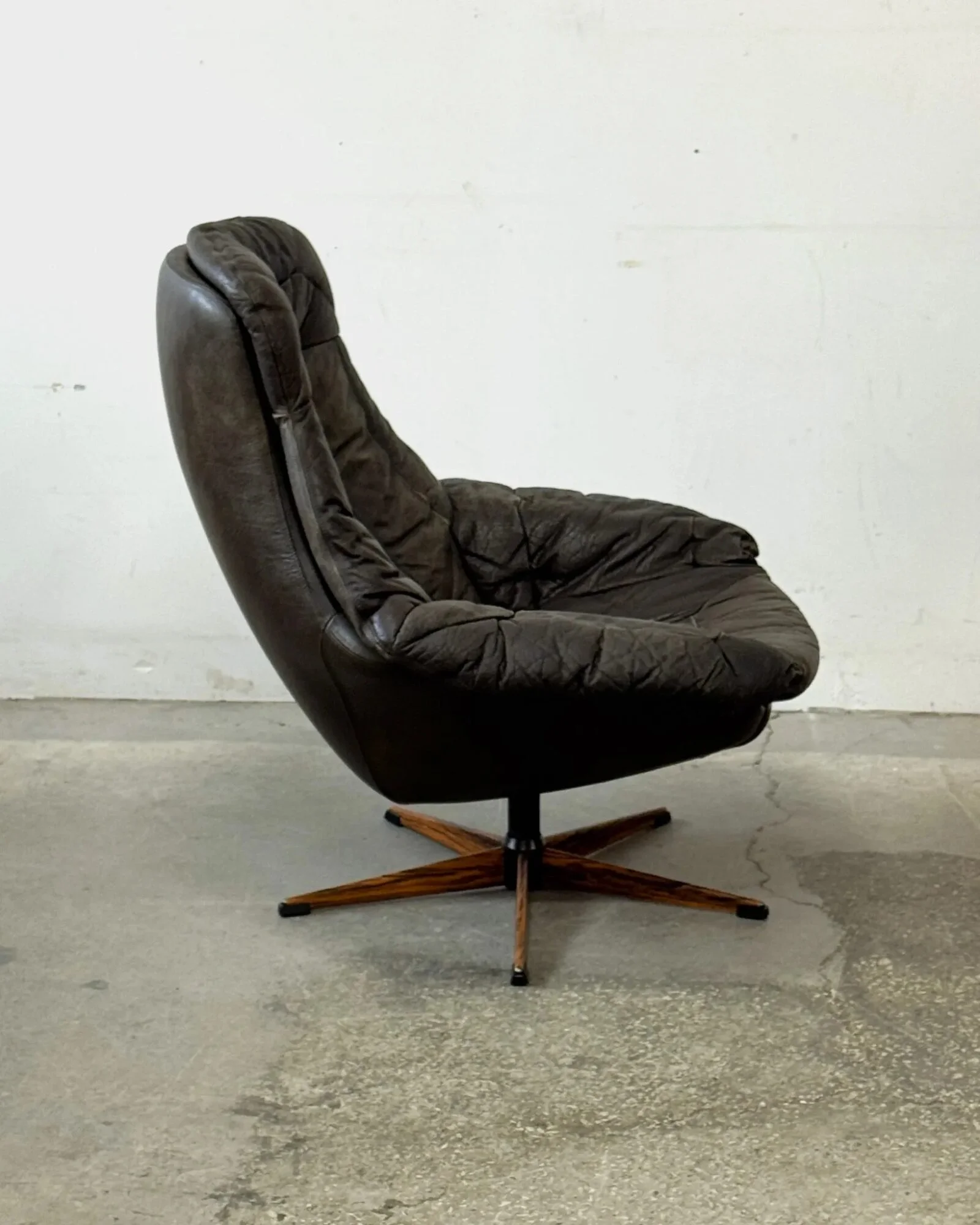 Swivel armchair “Silhouette”, designed by Henry Walter Klein, Bramin Møbler, Denmark, 1970s