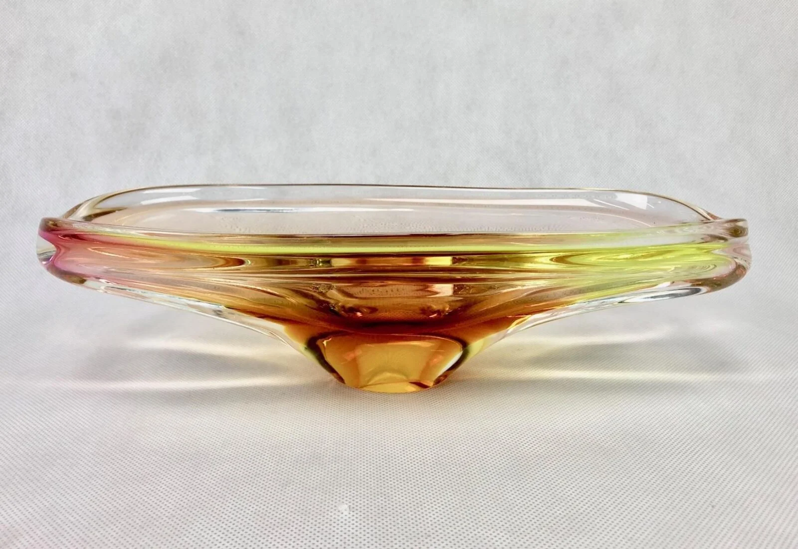 Vintage coloured glass bowl, designed by Jan Beranek, Škrdlovice, Czechoslovakia, 1960s