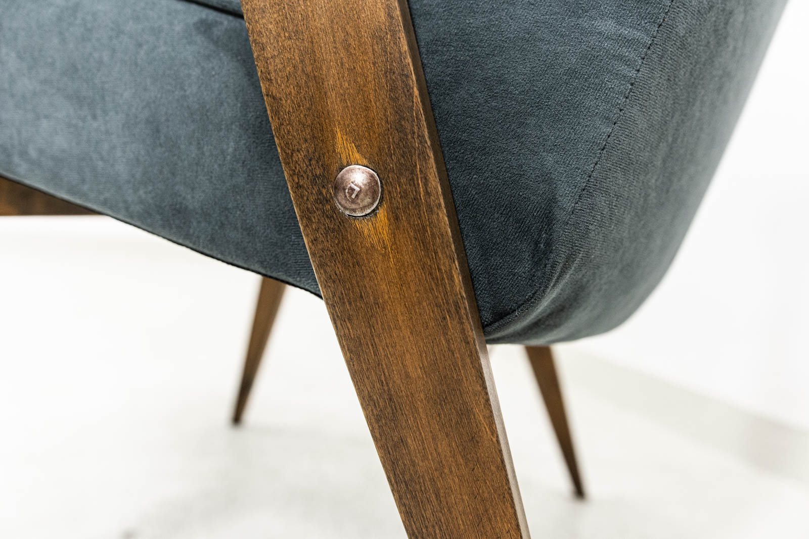 Fotel 366, proj. Józef Chierowski, Dolnośląska Fabryka Mebli, Polska, lata 60