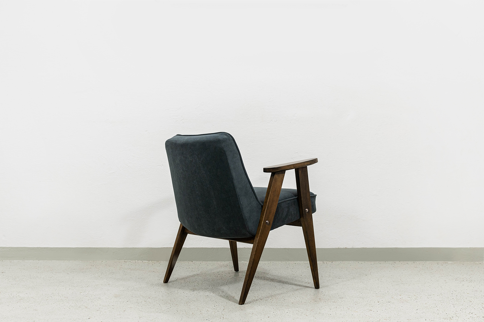 Fotel 366, proj. Józef Chierowski, Dolnośląska Fabryka Mebli, Polska, lata 60