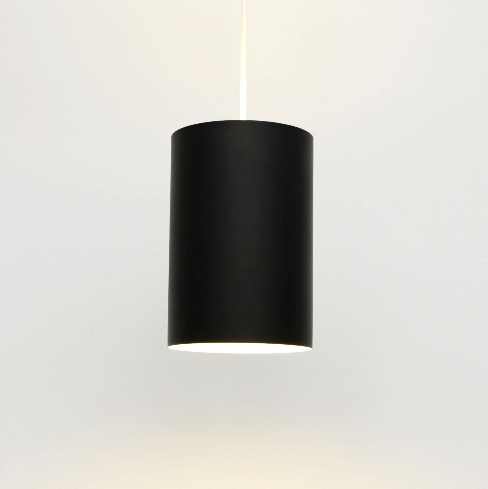 Lampa Cylinder, proj. Eila & J. Meiling dla Louis Poulsen, Dania 1967 r.