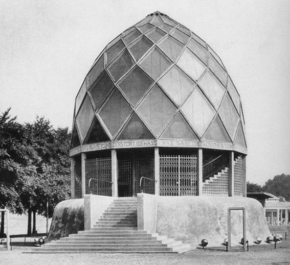 Bruno Taut, Szklany Pawilon, 1914; Źródło: Glass Pavilion,