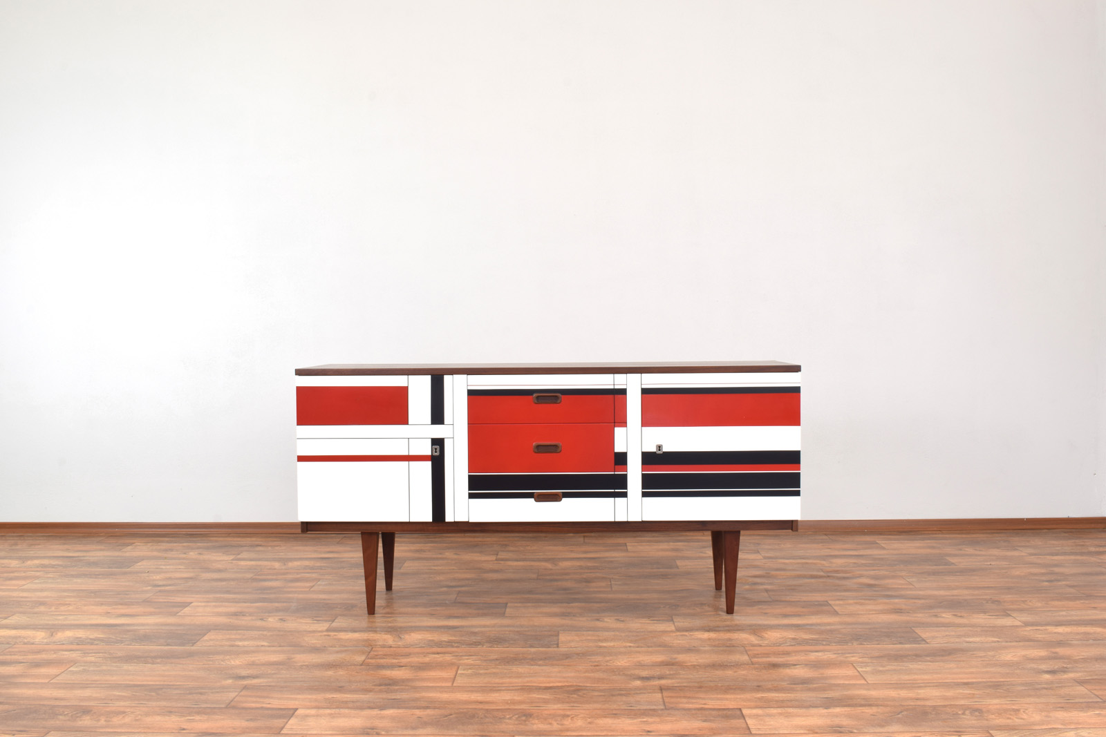 Sideboard z malaturą w stylu op-art, Niemcy, lata 60
