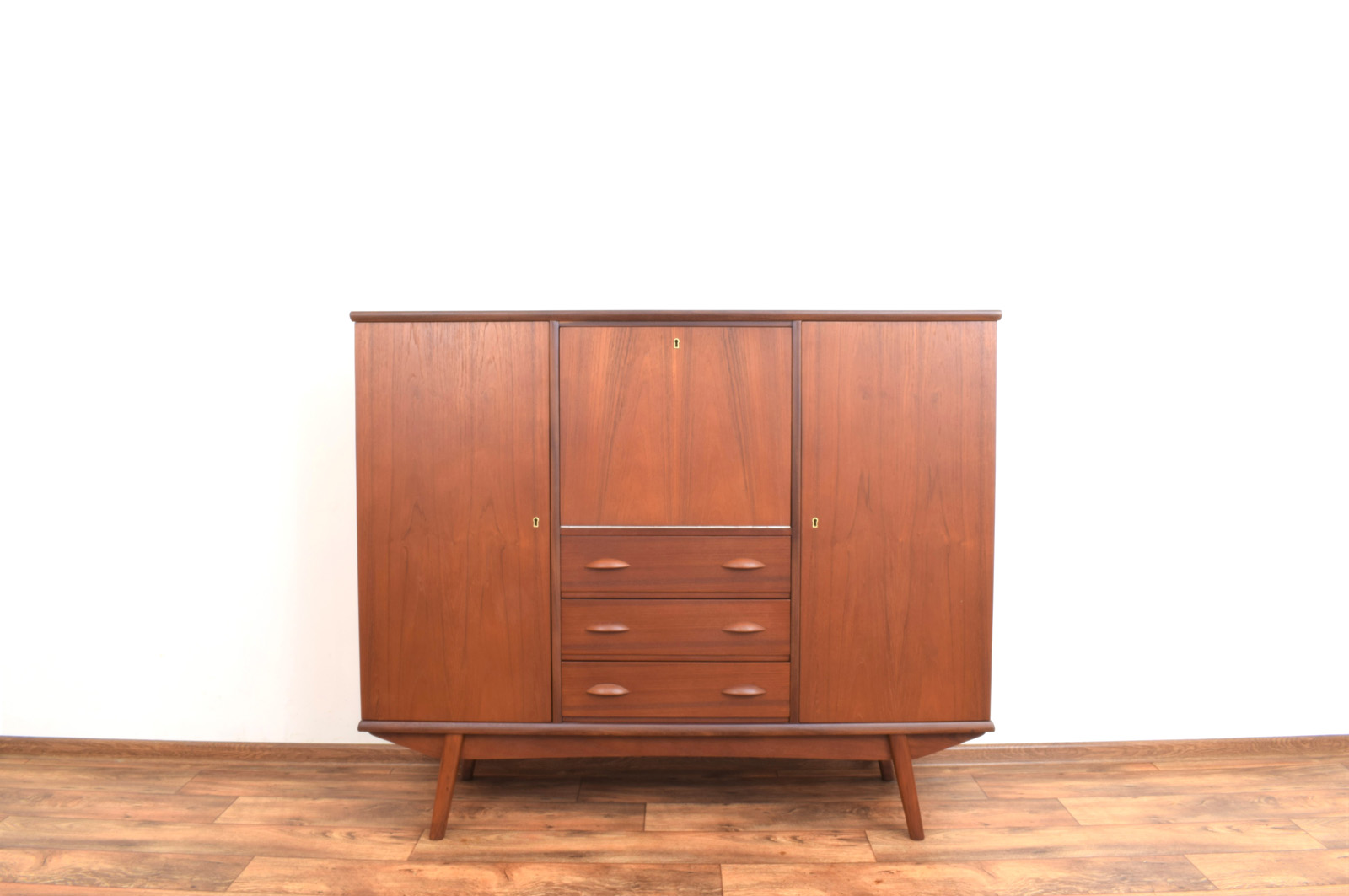 Highboard skandynawski, tek, Dania, lata 60