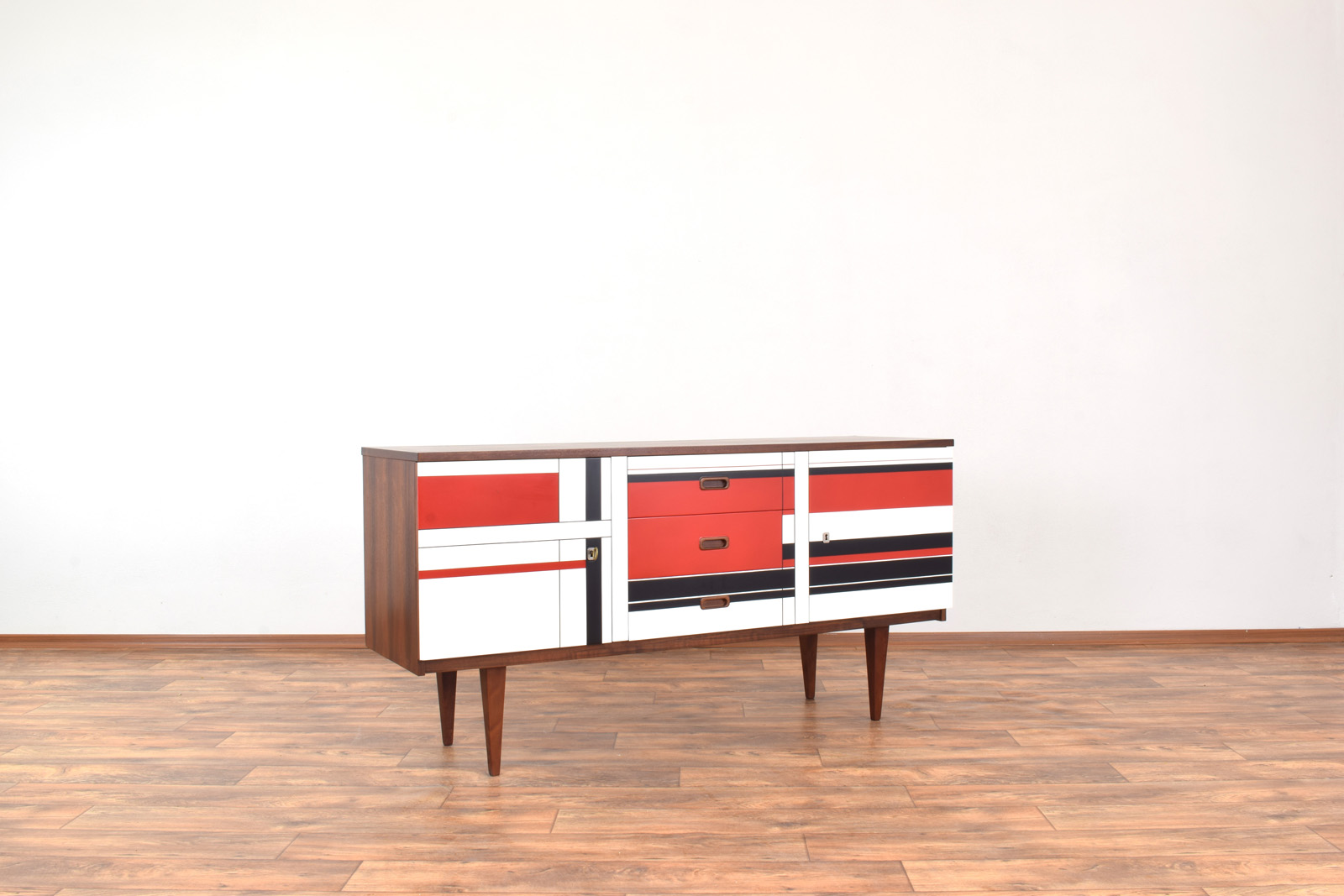 Sideboard z malaturą w stylu op-art, Niemcy, lata 60