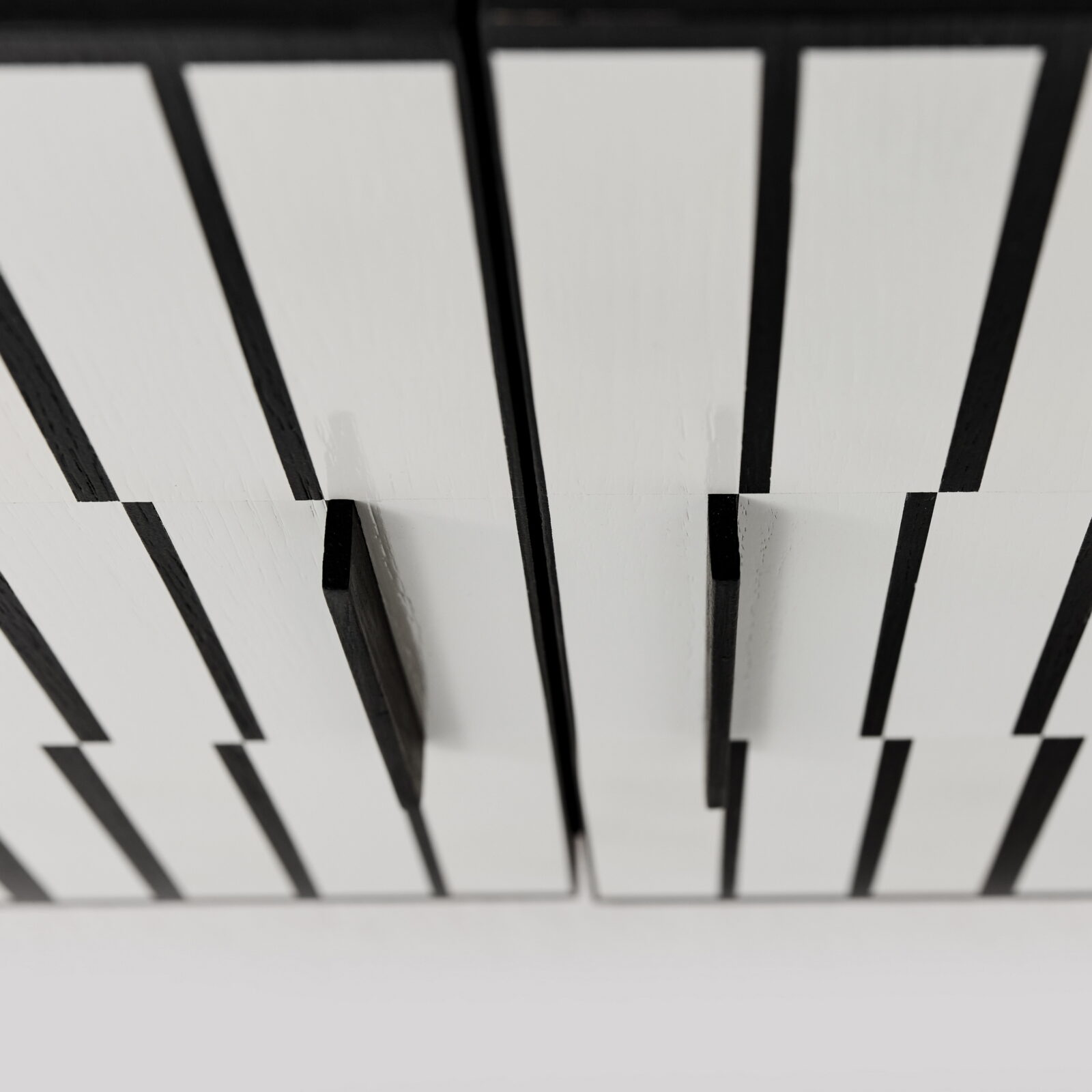 Komoda vintage, z malaturą Op-Art, Polska, lata 70