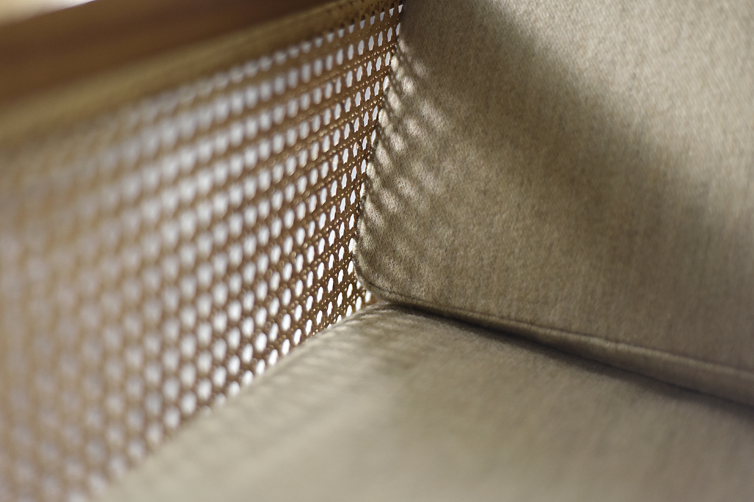 Wysoki fotel z francuską wikliną, mahoń, proj. Bernt Petersen , Wørts Møbelsnedkeri, Dania, lata 60