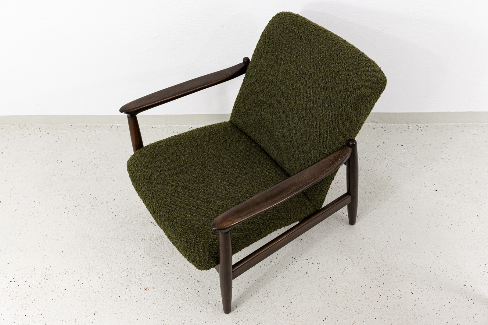 Fotel mid-century GFM-64, proj. Edmund Homa, Gościcińska Fabryka Mebli, PRL, Lata 60